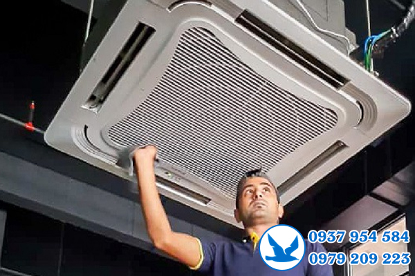 Vệ sinh máy lạnh âm trần tại quận 1