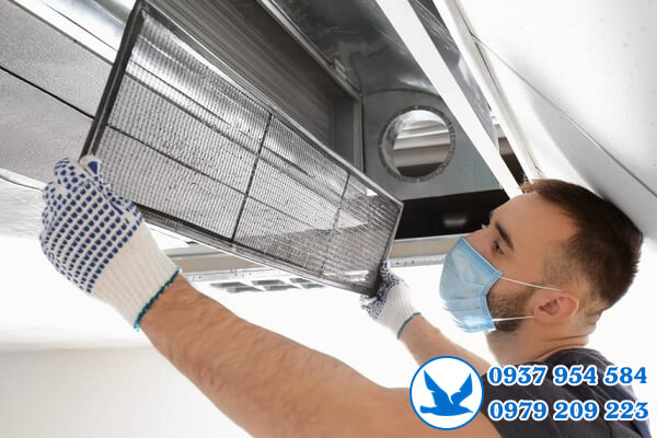 Vệ sinh máy lạnh âm trần tại quận 2