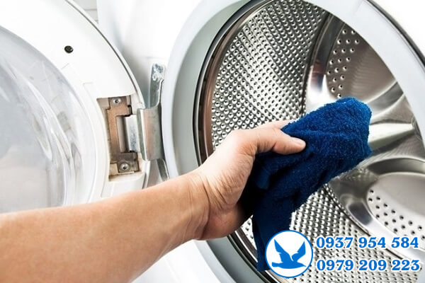 vệ sinh máy sấy Electrolux tại quận 3