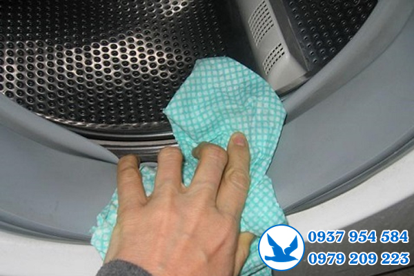 vệ sinh máy sấy Electrolux tại quận 3