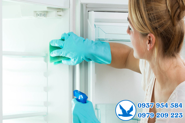Vệ sinh tủ lạnh công nghiệp tại quận 2