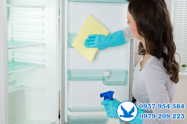 Vệ sinh tủ lạnh công nghiệp tại quận 2