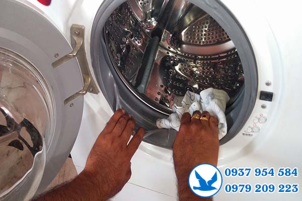 Vệ sinh máy giặt Toshiba ở quận 3