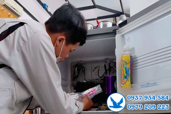 Vệ sinh tủ lạnh công nghiệp tại quận 2